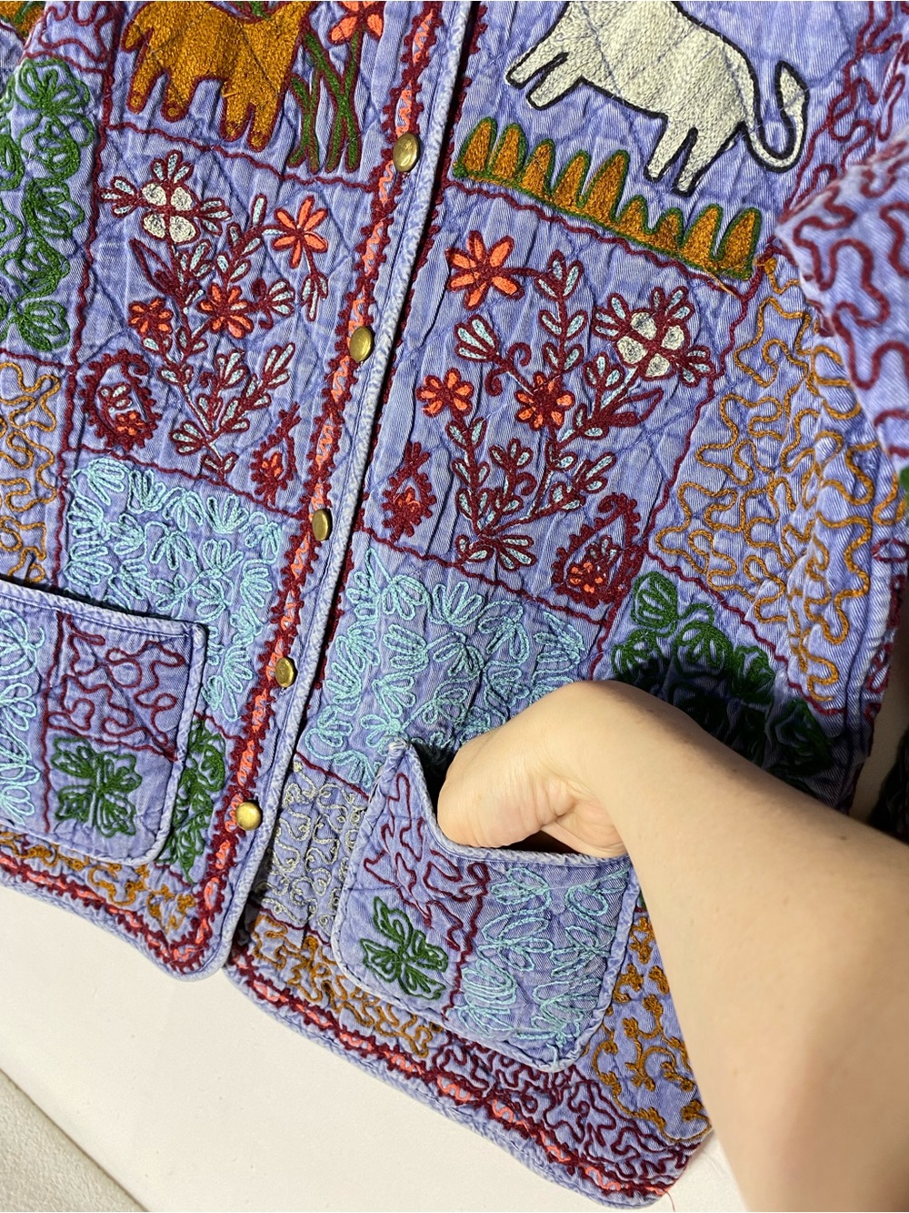 Vintage 90s Kantha Quilt Jacket Patchwork Boho Folk Art Embroidered Animals M - Picture 8 of 16